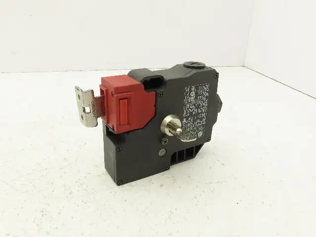 Omron D4JL-4NFA-C7-01 Guard Lock Safety-Door Switch Interlock Solenoid Release