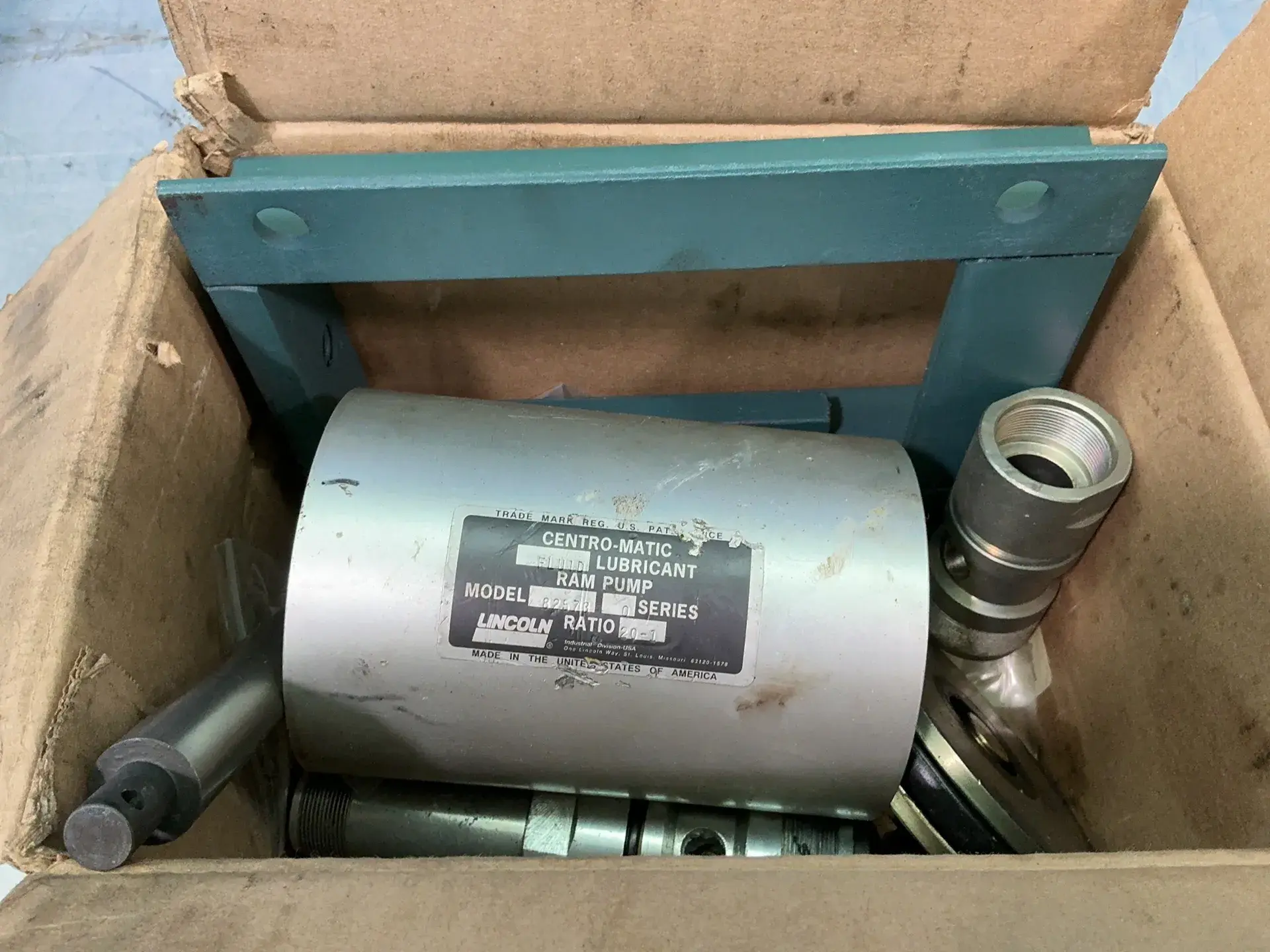 Used LINCOLN ELECTRIC 82573 Miscellaneous MRO Ohio US | HGR 24 #1486677