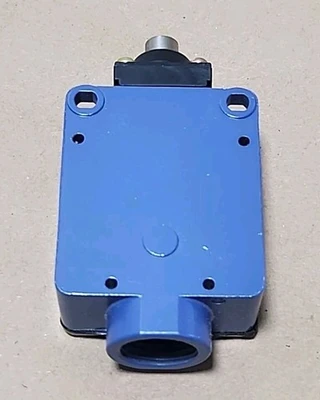 NEW Telemecanique XCKL110