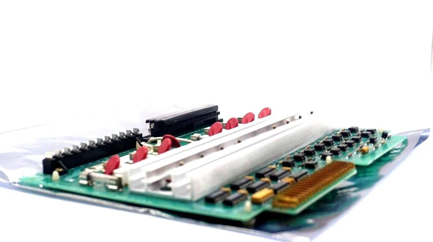 USED GE FANUC IC600YB904B 115VAC OUTPUT MODULE 44A717645-001 , 44A297038-G03