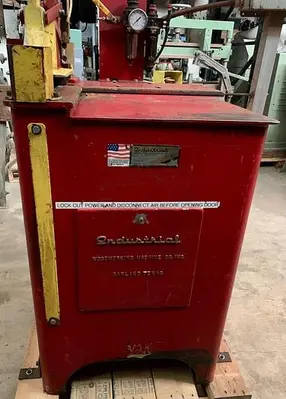 Industrial Woodworking Machine Co Uncut Saw 16" Blade & Conveyers (101732)