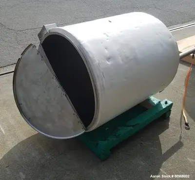 Used - 115 Gallon Stainless Steel Vertical Insulated Tank, Hinged Cover, 3-Leg Mount