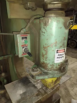 95 TON HILL ACME MODEL #6 HYDRAULIC IRONWORKER: STOCK #23420