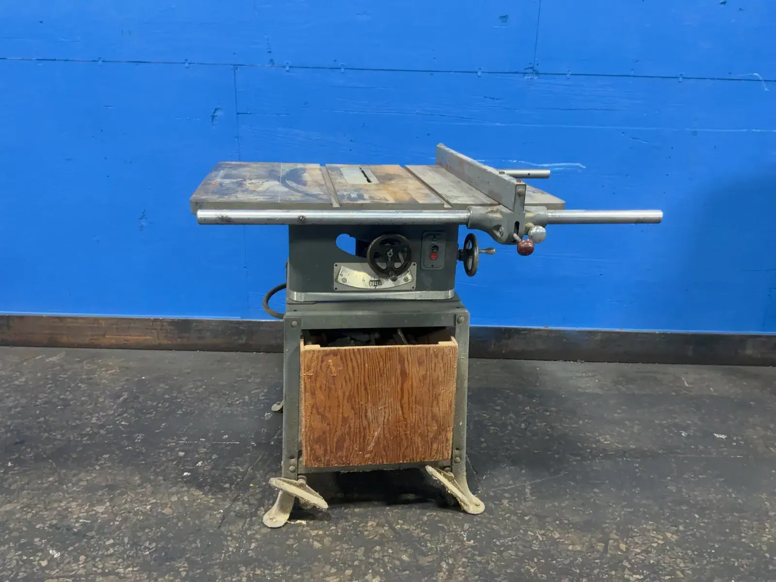 Used DELTA ROCKWELL 34400 Woodworking Table Saws Ohio US | HGR 24 #1064715