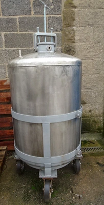 400L S/S Enclosed Tank On Castors
