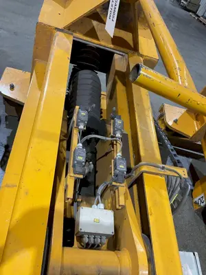 (4) 20 TON (160,000 LBS TOTAL) RAILWAY / NEUERO HEAVY DUTY MOBILE VERTICAL LIFT JACKS: YOBRO #23870