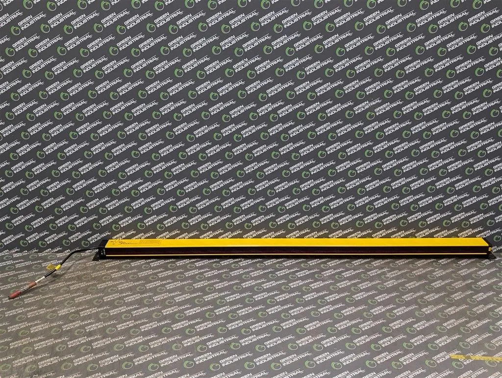 Sti MS46-30-1215-R-FN-CX1 Mini Safe 4600 Series Light Curtain Receiver 48" Used