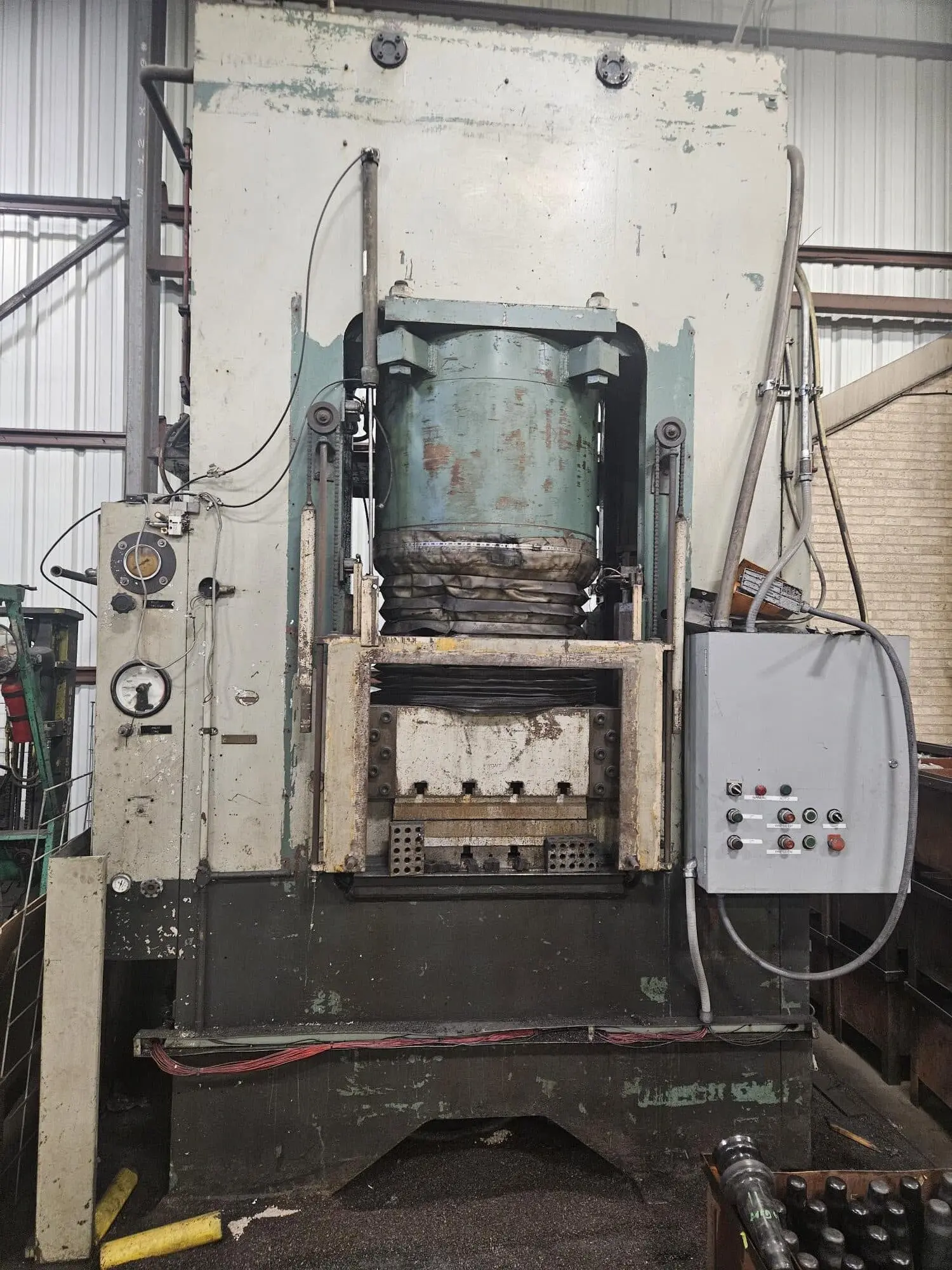 USED 1975 ETCHELLS COINING PRESS