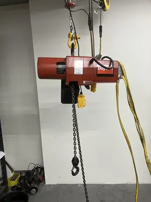 Dayton 1/2 ton Hoist