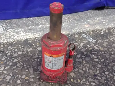Ford 6 Ton Hydraulic Bottle Jack