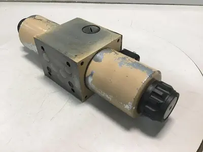 USED MANNESMANN REXROTH 4WE10J31CG24N9Z4