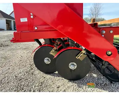 Used TAR RIVER _UNKNOWN_ Food Plot Seeders Iowa US | Keast Enterprises #1360509