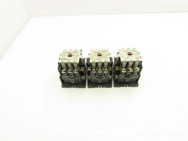 Fuji Electric 2NC1Q0 Magnetic Contactor 100V Coil 3 Pole 600V Lot of 3