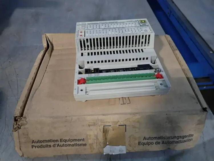 Used SQAURE D 5204634453 PLC Input & Output Ohio US | HGR 24 #879796