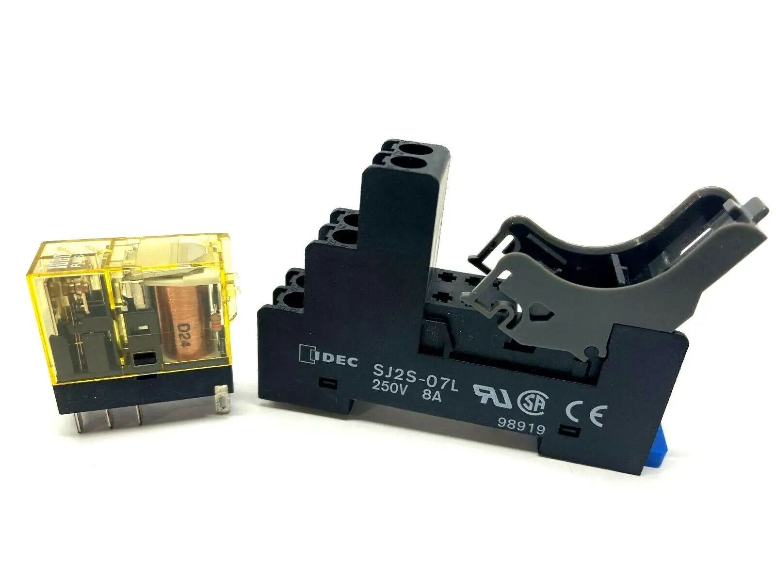 RJ2S-CL-D24,SJ2S-07L | Idec RJ2S-CL-D24 Relay w/ SJ2S-07L Socket - Used
