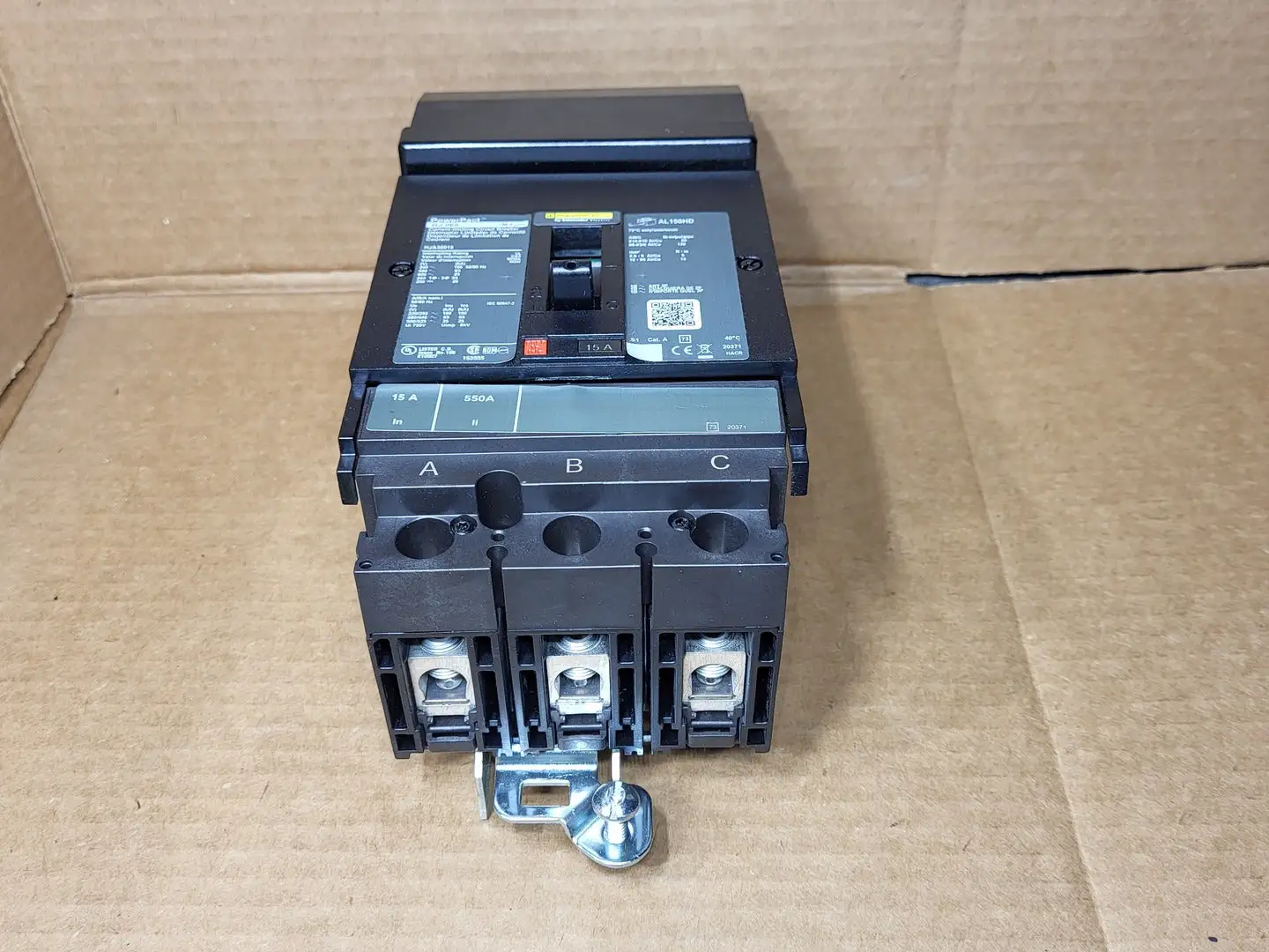 NEW SCHNEIDER ELECTRIC HJA36015