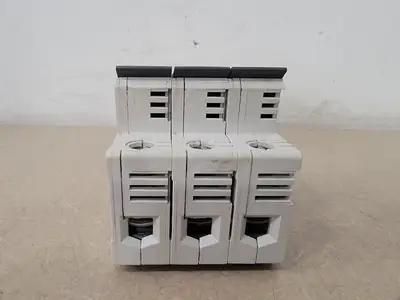 USED ALLEN-BRADLEY 1492-FB3C30