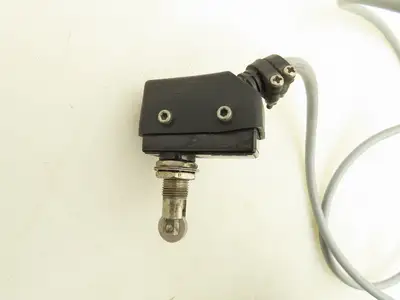 Renew RZ-15GQ22-B3 Micro Plunger Limit Switch 1/2" Roller Lot of 5
