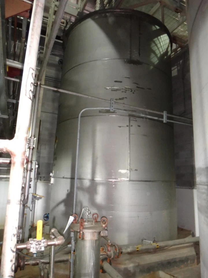 9,330 Gallon 304 Stainless Vertical Tanks