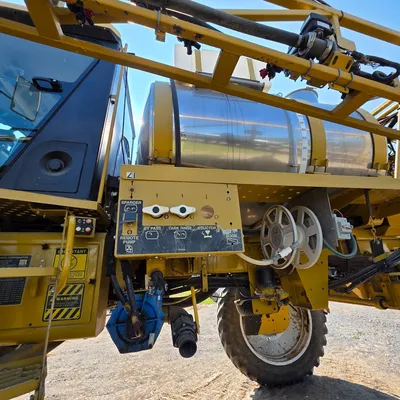 2005 AG-CHEM ROGATOR 1064 SPRAYER SELF PROPELLED | Iron Listing (33)