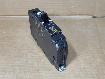 Used SCHNEIDER ELECTRIC EDB16015 Switchgears British Columbia CA | Lenmark #913576