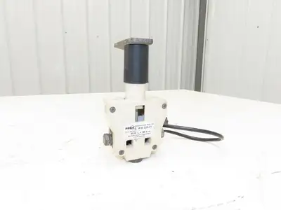 Linde 8022531 Electric Forklift Push Pull Switch E18C-02