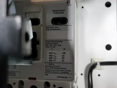 Used EATON SVX025A1-5A4N1 Switchgears British Columbia CA | Lenmark #240124