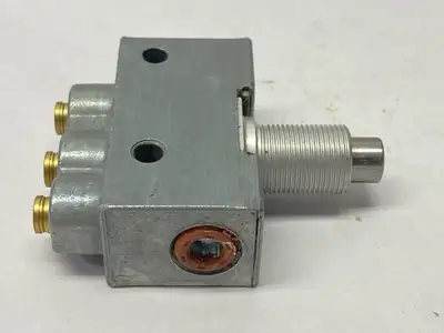 214-2-C-G | ARO  Pneumatic Valve 4LB49 - Used