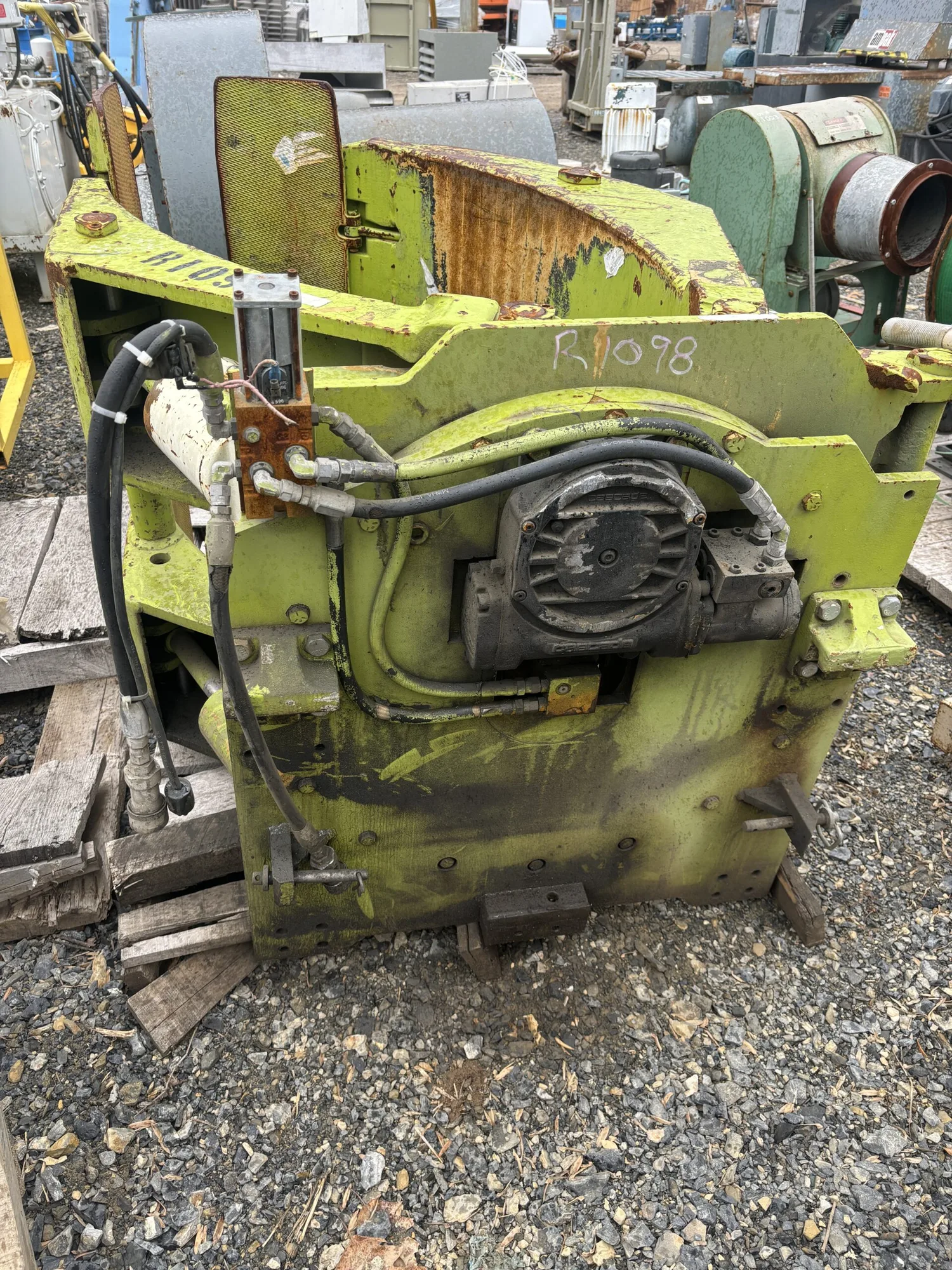 Cascade 60F-RC-03A Paper Roll Clamp Rotating Forklift Clamp 6000 lbs