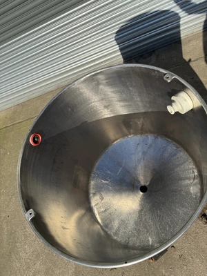 220L Single Skin tank with cone bottom