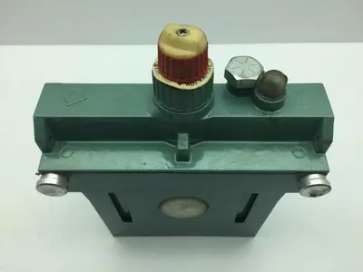 Wilkerson Bikini C01-00-000 Model 7000 Air Lubricaton Regulator