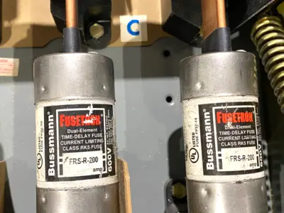 Used Square D Fusible Bus Plug-In Unit, I-Line, 3-Pole, 3-Fuse, 600VAC, 200A Bus Bars & Plugs Michigan US | Maverick Industrial Sales #1441683