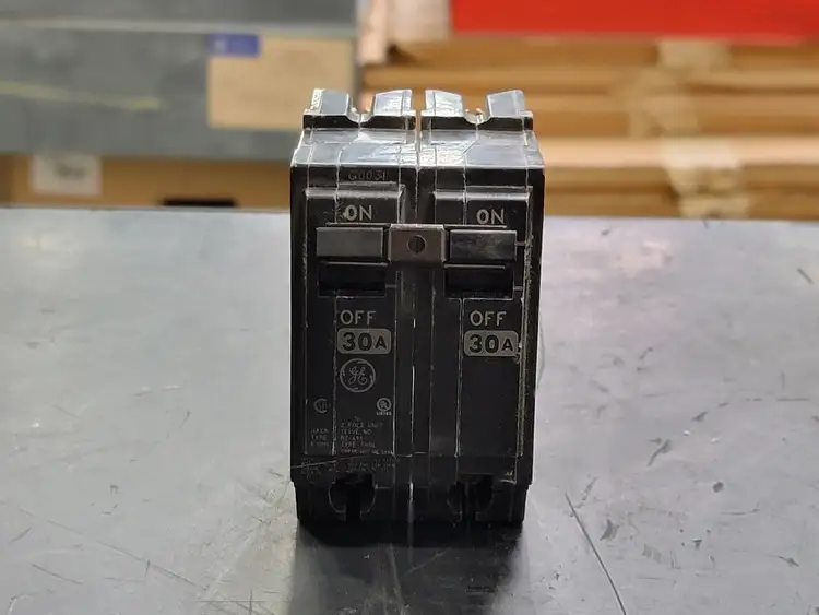 Used GENERAL ELECTRIC THQL230 Switchgears British Columbia CA | Lenmark #241671