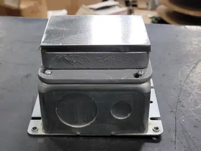 NEW HUBBELL B2427