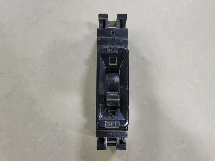 Used FEDERAL PIONEER NEF311015 Switchgears British Columbia CA | Lenmark #242338
