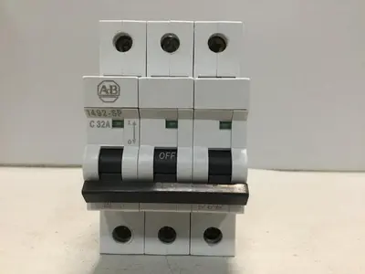 USED ALLEN BRADLEY 1492-SP3C320 SER B