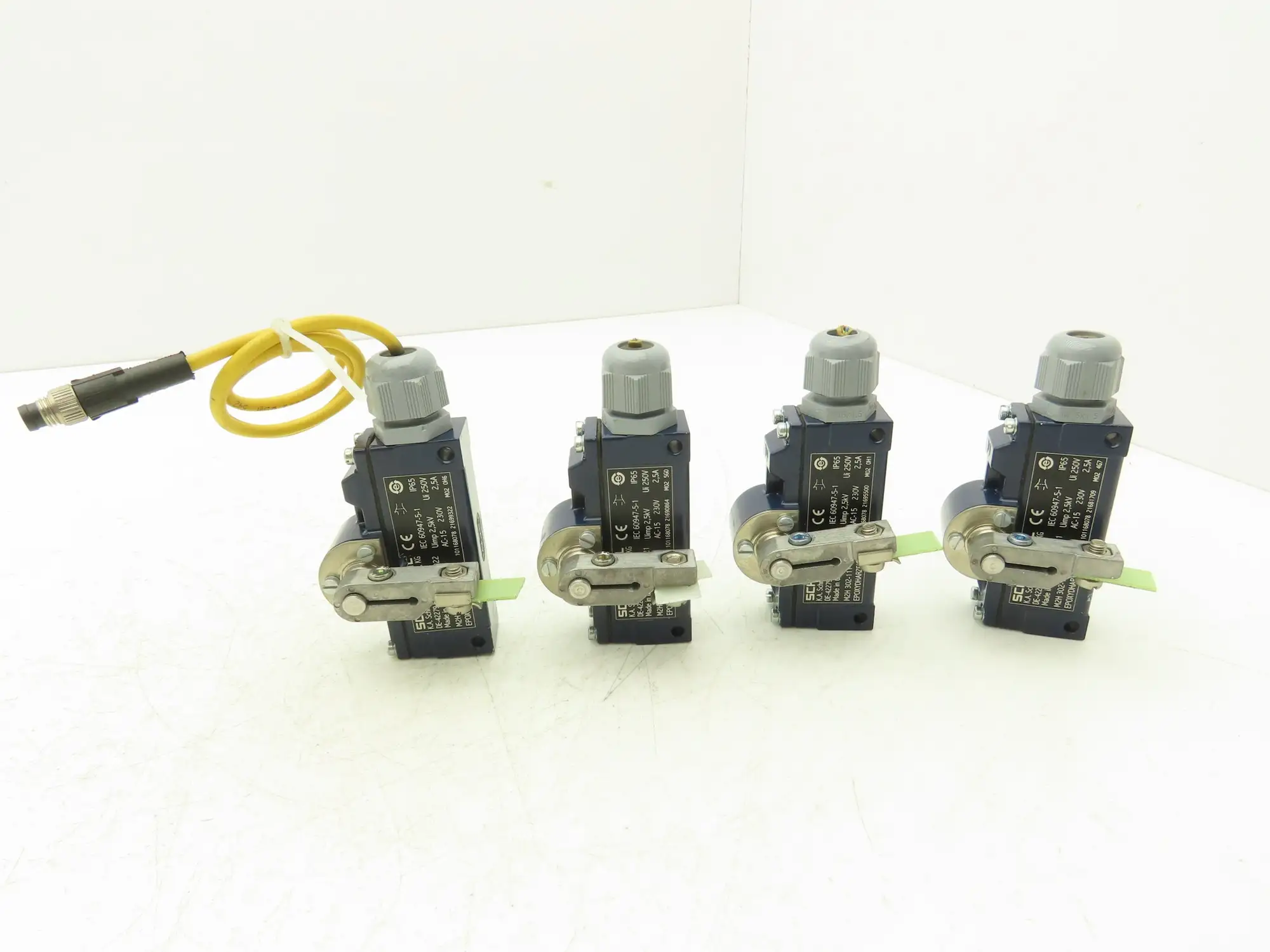 Schmersal M2H 302-11Y-M16-F10 Safety Limit Switch 230V IP65 Lot of 4