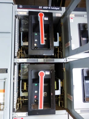3200A GE AKD-8 Switchgear, 480V, x6 1600A, x1 3200A Bkrs