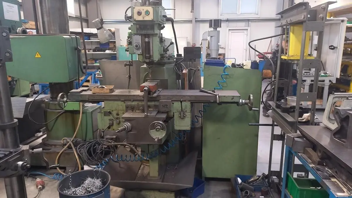 Used 1972 TOS FNK 25 Vertical Mills CZ | Amaron s.r.o. #1056773