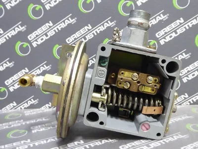 Square D 9012 AMW-3 Pressure Switch 1-20 PSI Used