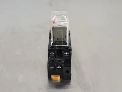 USED OMRON LY2N