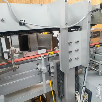 LSI Front and Back Labeler with integrated hold down