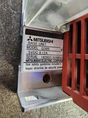 Mitsubishi Q38B / Q61P / Q02HCPU / QJ71E71-100 / QY22 / QX80 / QY22 / QX40 / QY40P 8 Slot PLC