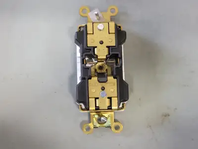 NEW PASS & SEYMOUR PT8300-W