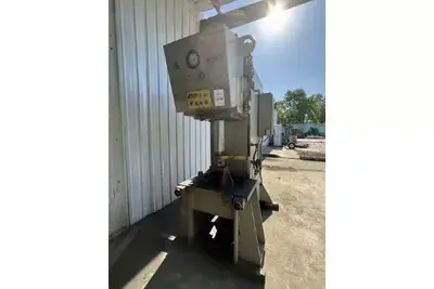 1975 K.R. WILSON C-100-1 Hydraulic & Molding Presses | Mohawk Machinery (1)