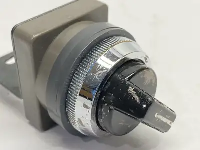 Used Mead Manually Actuated Two-Position 3-Way Pilot Valve 1/8" NPT Valves/Fittings Michigan US | Maverick Industrial Sales #1402319