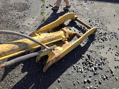 USED 2012 CATERPILLAR 307