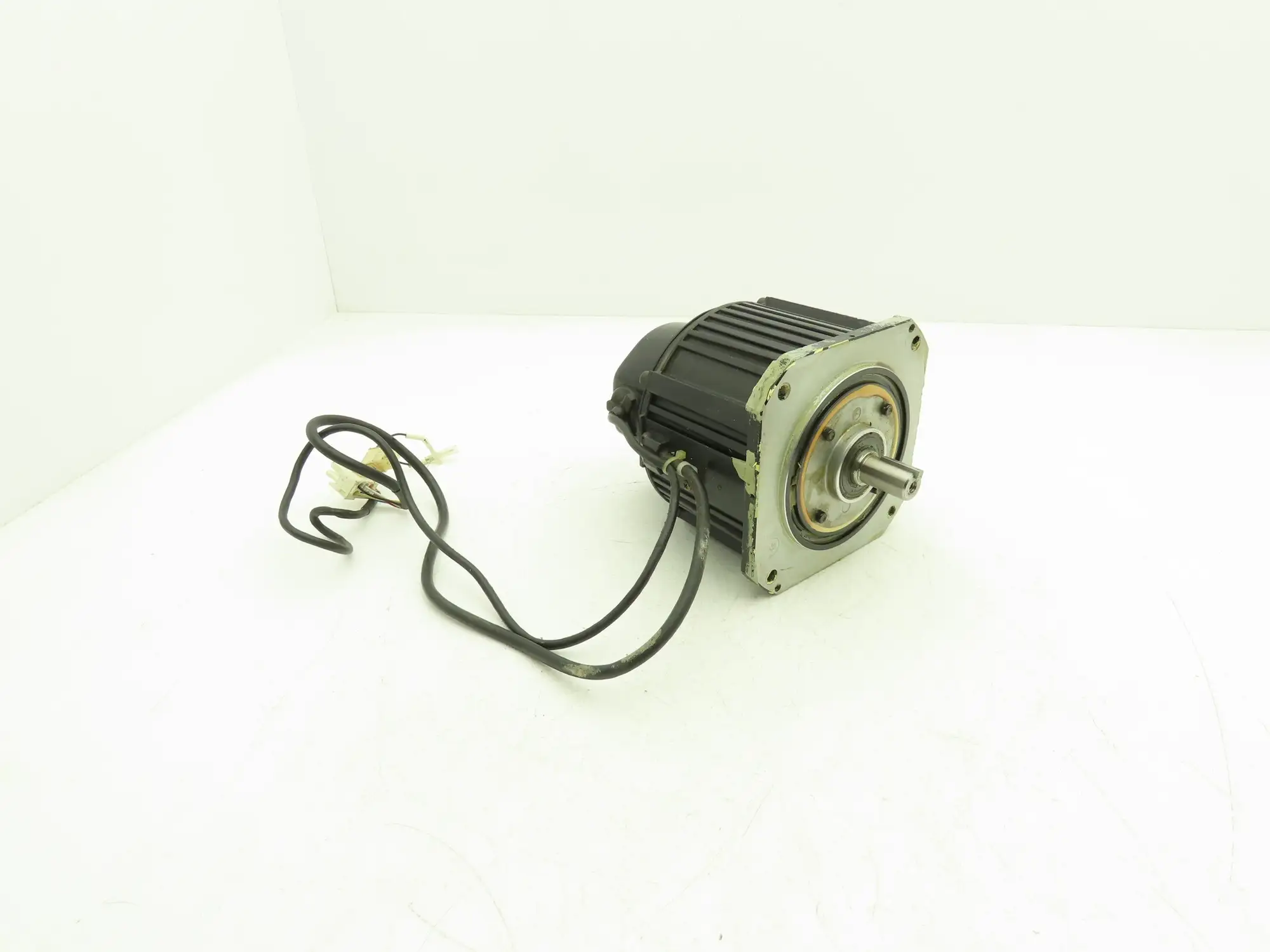 Yaskawa SGMDH-12A2A-YR13 1150W 5.49Nm 2000RPM 200V AC Servo Motor