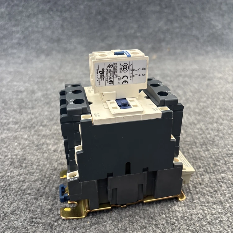 Used Schneider Electric/Telemecanique 0444920 0141 PLC Contactors California US | Davliegogo LLC #1706733