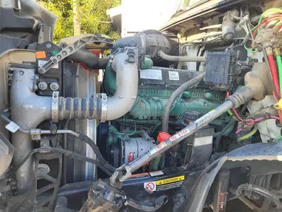 USED 2020 VOLVO VNR64T300